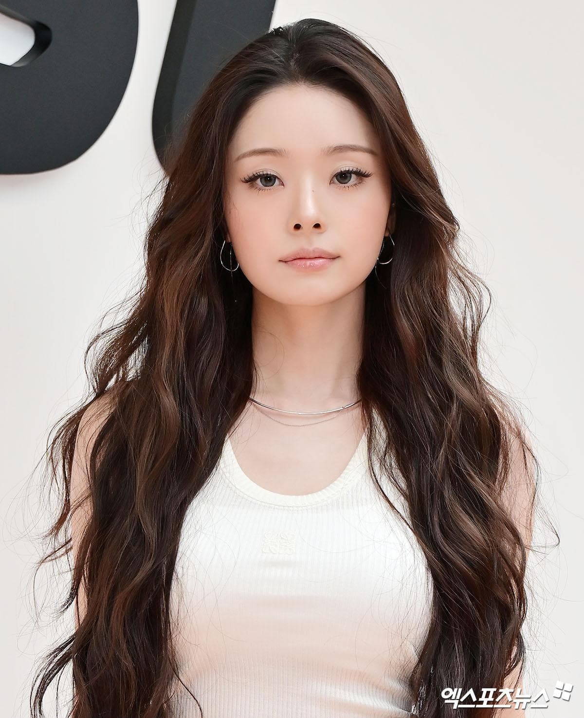 YouTuber Freezia Sparks Backlash Over Phone Preference