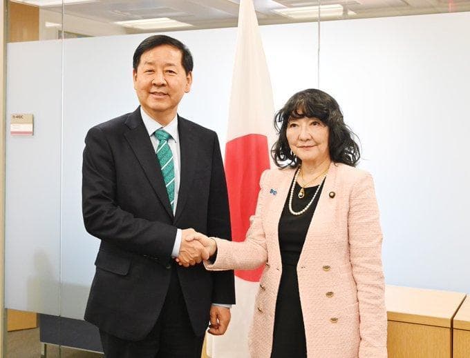 Korean, Japanese Ministers Discuss Strengthening Financial Cooperation