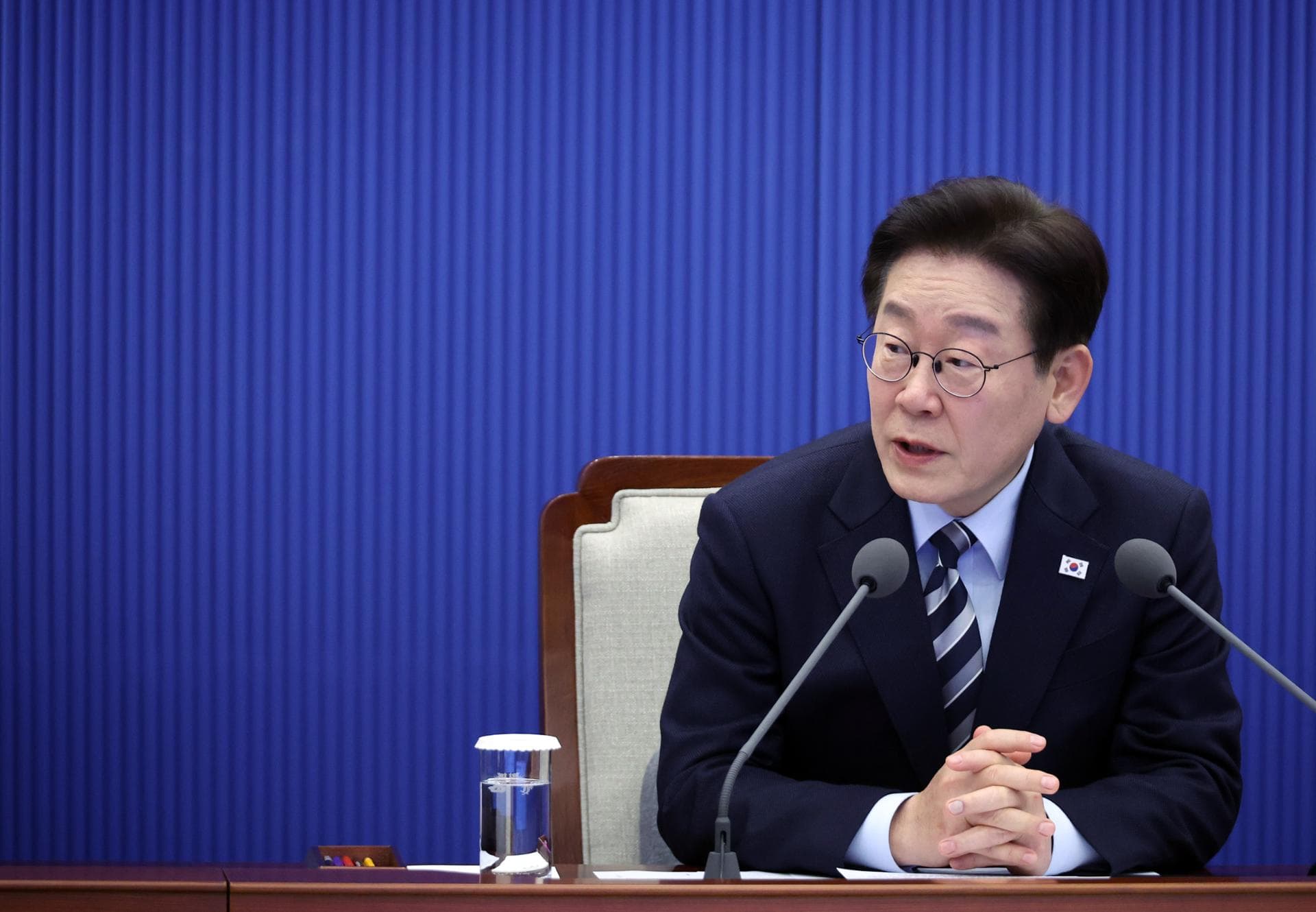 Lee Vows Support For Industrial AI Adoption