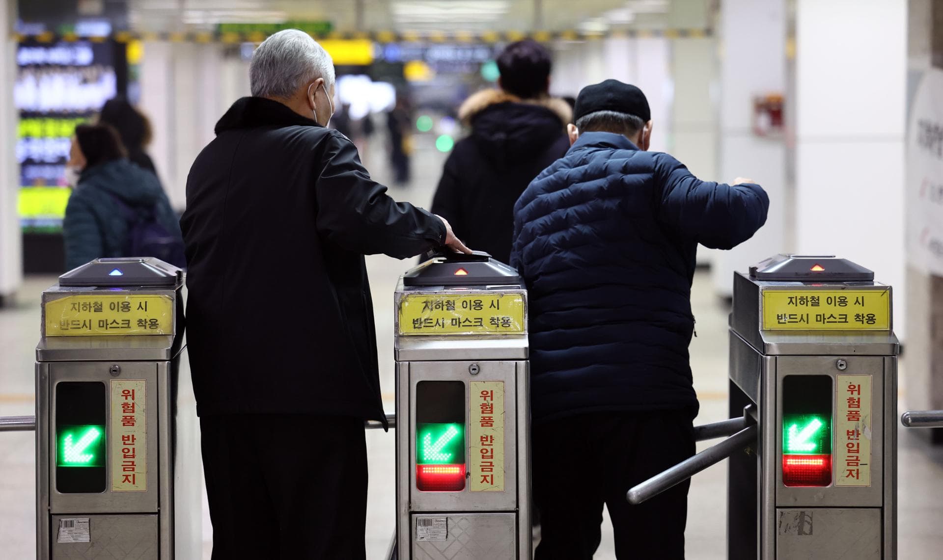 Korean Seniors Reject Rush Hour Transit Limits
