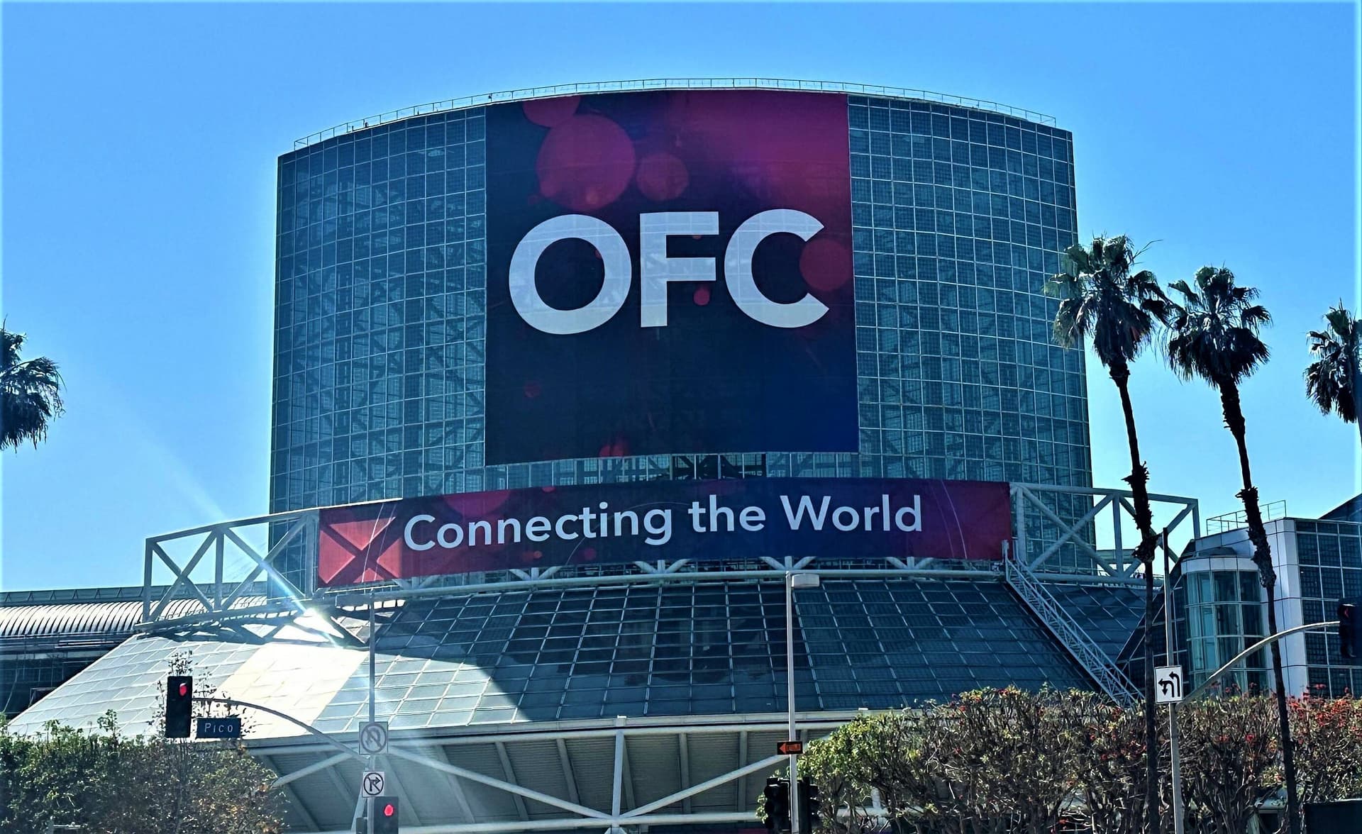 ZTE Achieves Dual Breakthroughs in Optical Networks