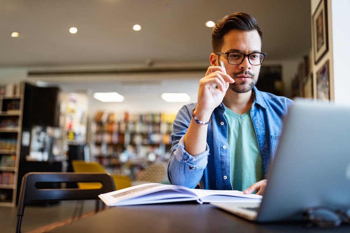 Palantir Faces Historical Performance Headwinds Despite Execution