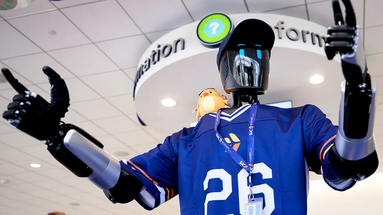 Airport Deploys Humanoid Robot For Passenger Assistance