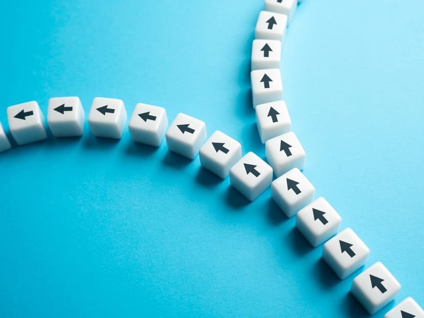 AI Splits Customer Service Tasks, Elevates Human Roles