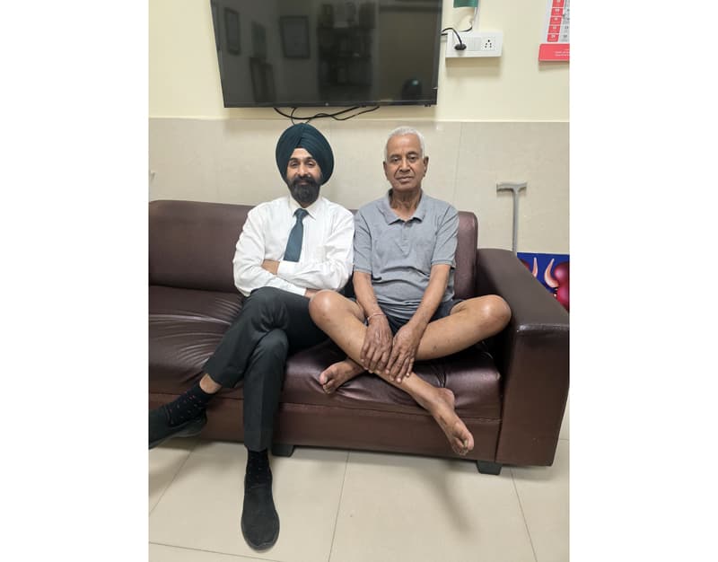 Surgeon Performs AI-Powered Bilateral Knee Replacement