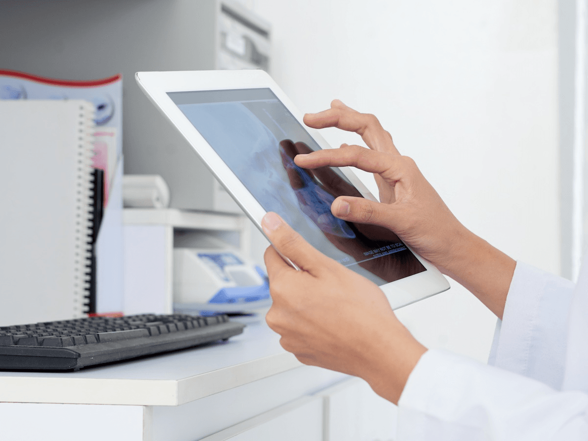 LLMs Improve Readability of Injectable Guidelines