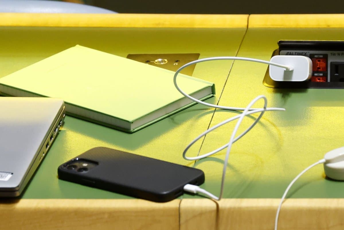 College Students Adopt AI For Coursework