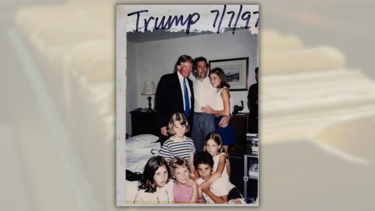 Image Falsely Depicts Trump With Epstein