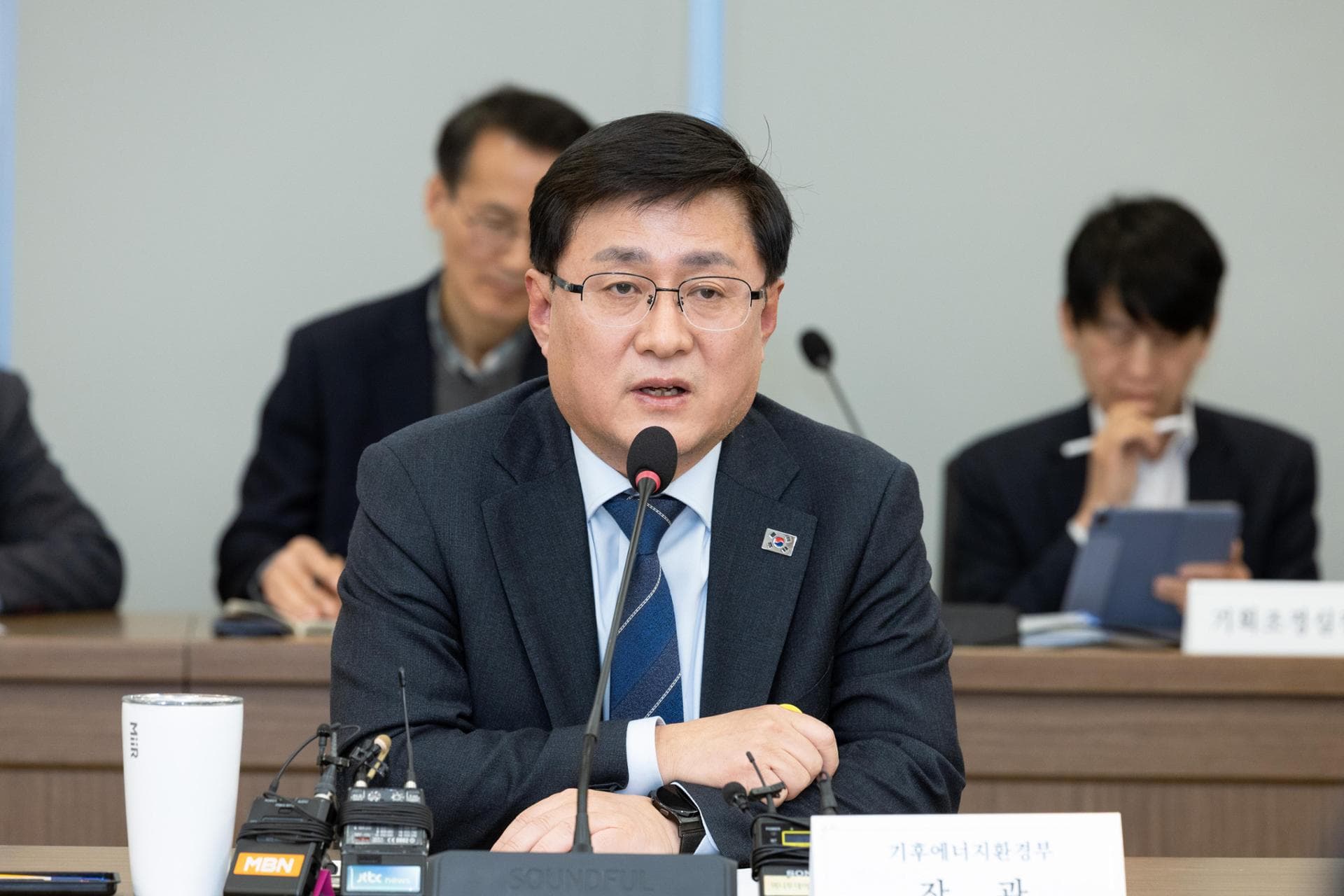 Government Weighs Tiered Electricity Pricing To Decentralize Business