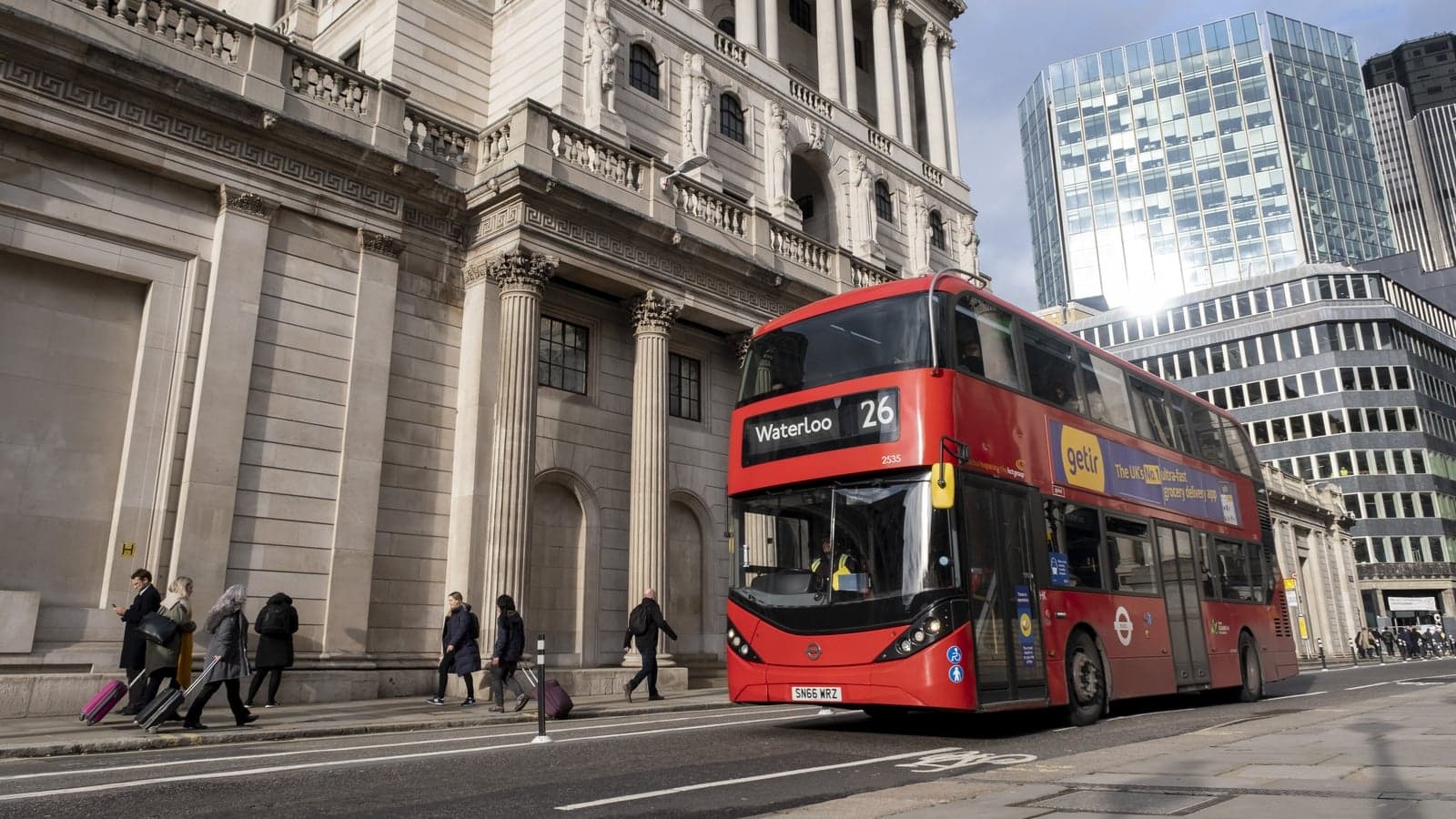 UK Economy Posts Meagre Growth Amid Iran War Fears