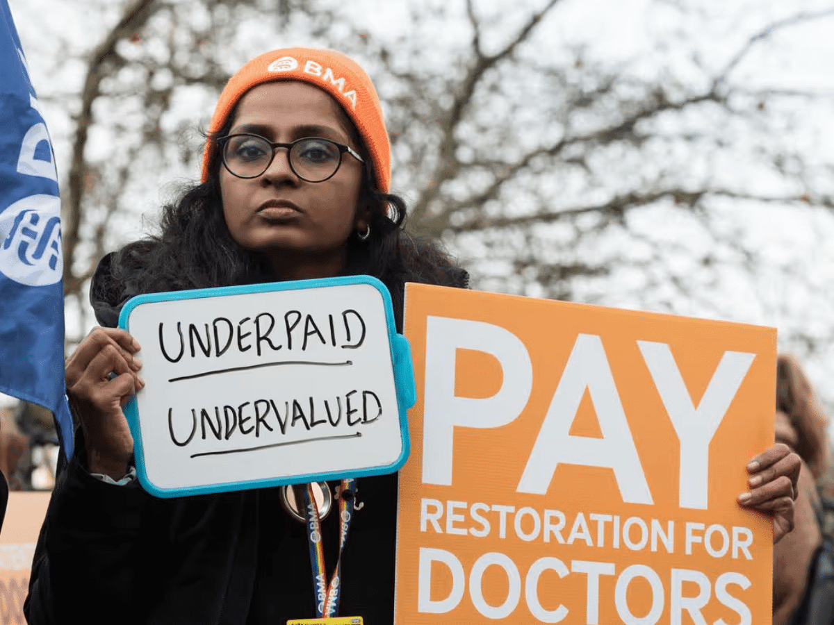 Starmer Threatens Withdrawing Doctors' Training Posts